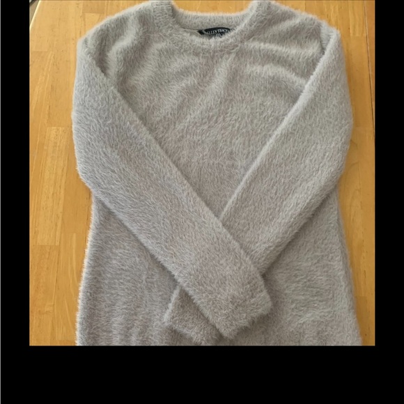 Ellen Tracy grey fuzzy sweater, preowned - Picture 3 of 4